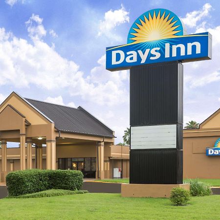 Days Inn & Suites By Wyndham Jennings Exteriör bild