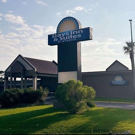 Days Inn & Suites By Wyndham Jennings Exteriör bild