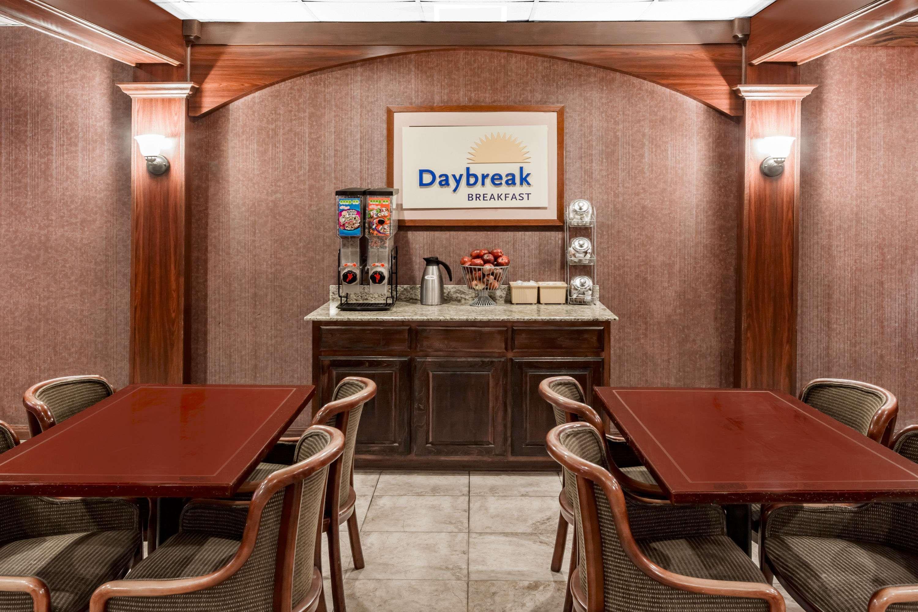 Days Inn & Suites By Wyndham Jennings Exteriör bild
