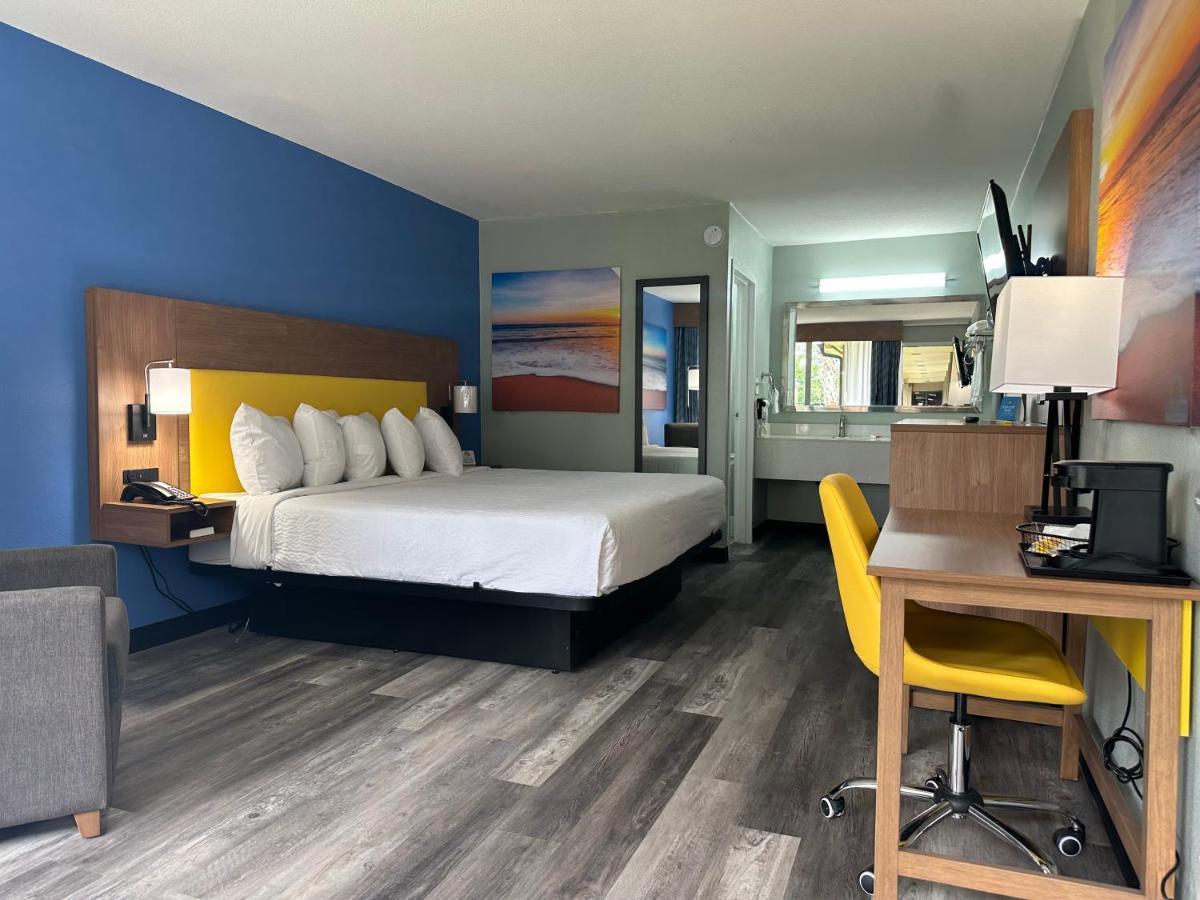 Days Inn & Suites By Wyndham Jennings Exteriör bild