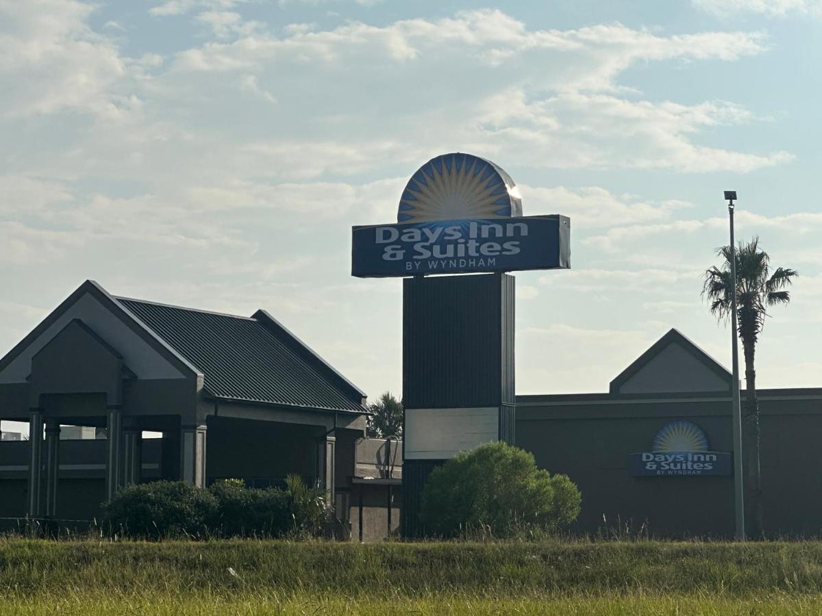 Days Inn & Suites By Wyndham Jennings Exteriör bild
