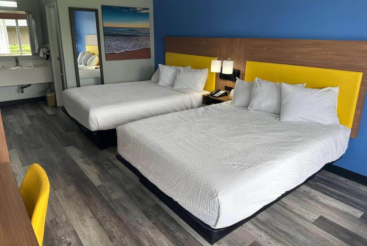 Days Inn & Suites By Wyndham Jennings Exteriör bild