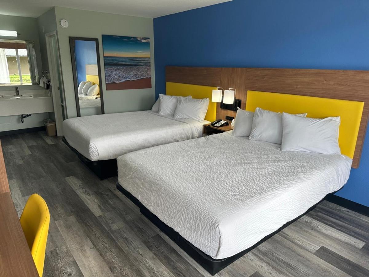 Days Inn & Suites By Wyndham Jennings Exteriör bild