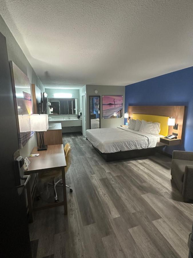 Days Inn & Suites By Wyndham Jennings Exteriör bild