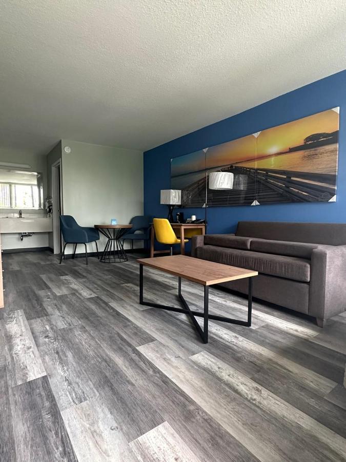 Days Inn & Suites By Wyndham Jennings Exteriör bild