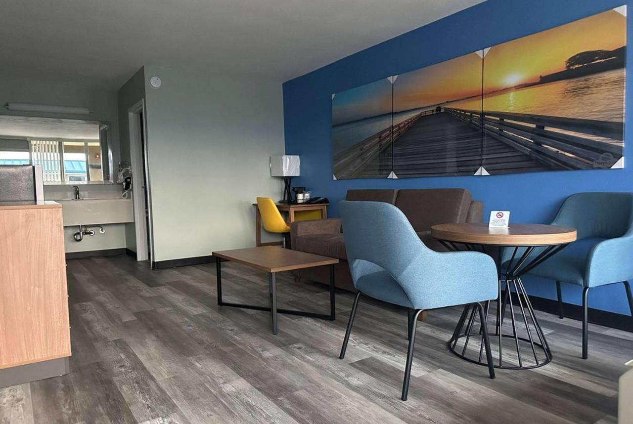 Days Inn & Suites By Wyndham Jennings Exteriör bild