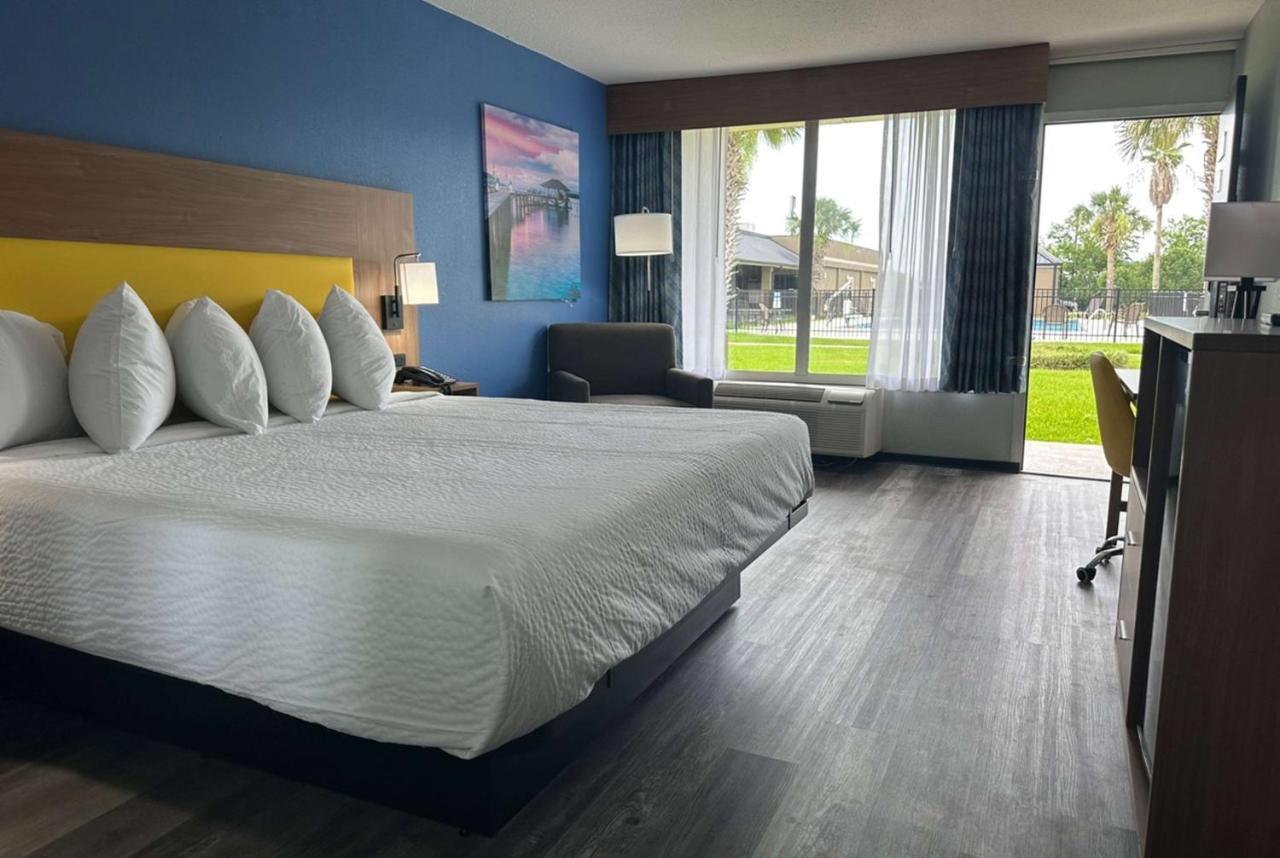Days Inn & Suites By Wyndham Jennings Exteriör bild