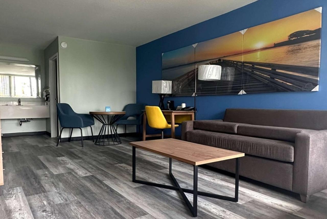 Days Inn & Suites By Wyndham Jennings Exteriör bild