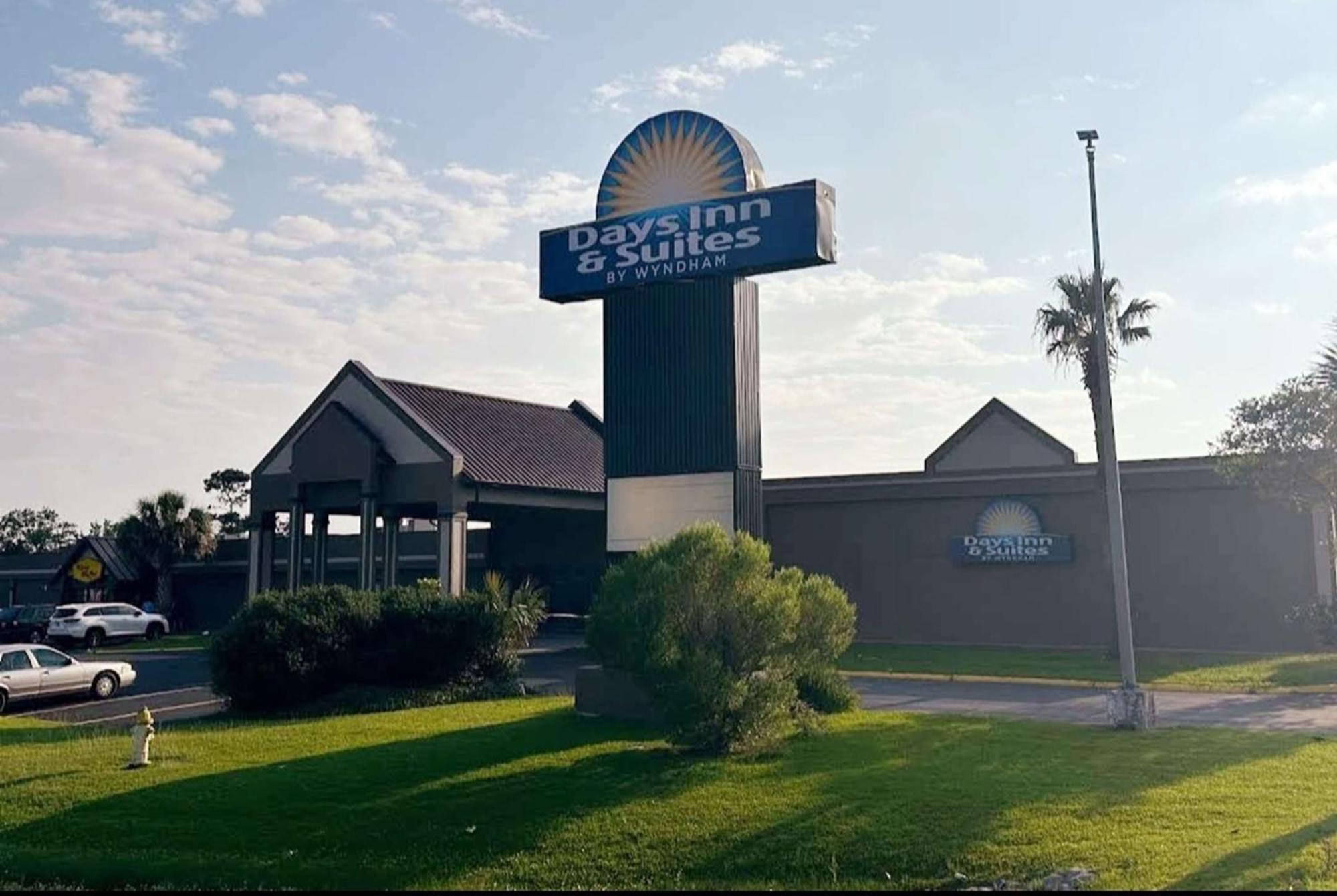 Days Inn & Suites By Wyndham Jennings Exteriör bild